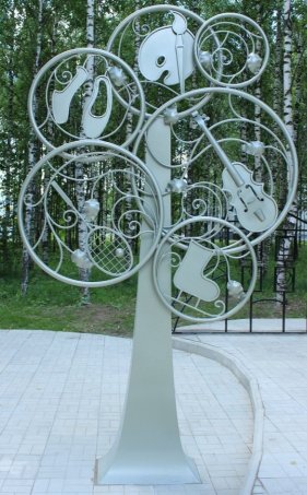 Арт объект "Дерево искусства"